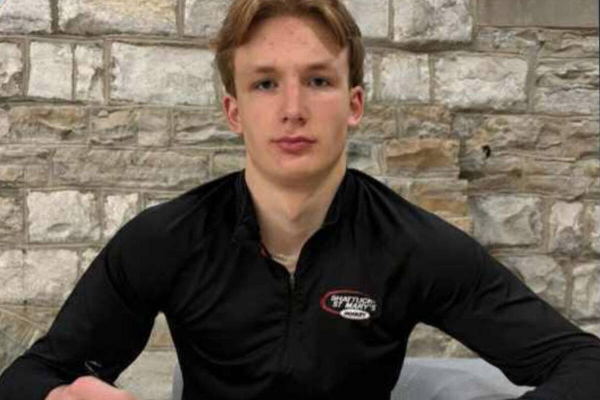 Towering forward from Latvia signs deal with Penticton Vees